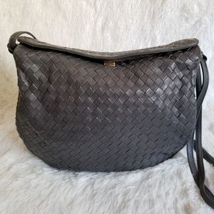 ALEXANDER'S | Gray Woven Leather Shoulder Bag